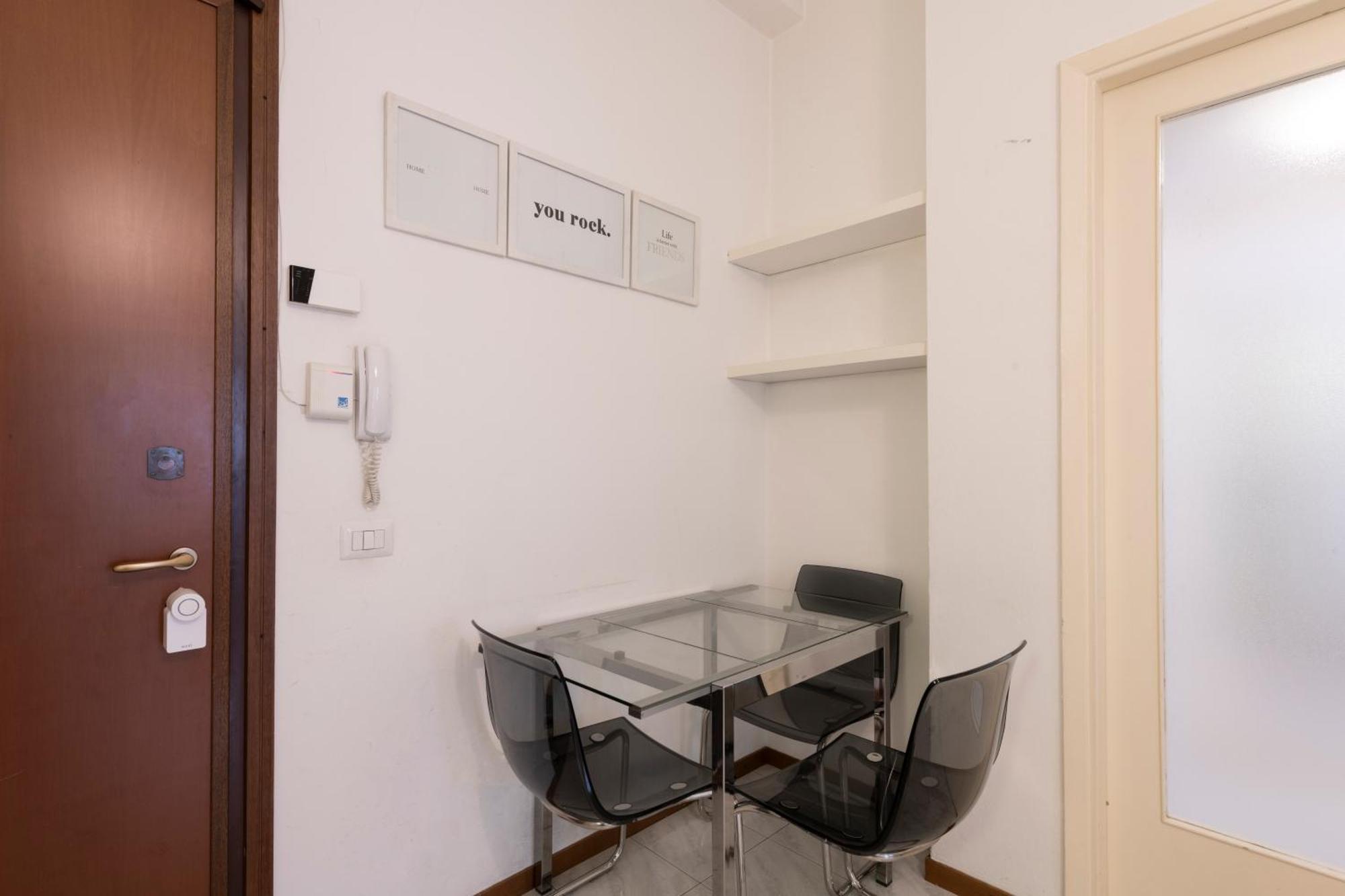 Appartement Living - Via Varese 4 *